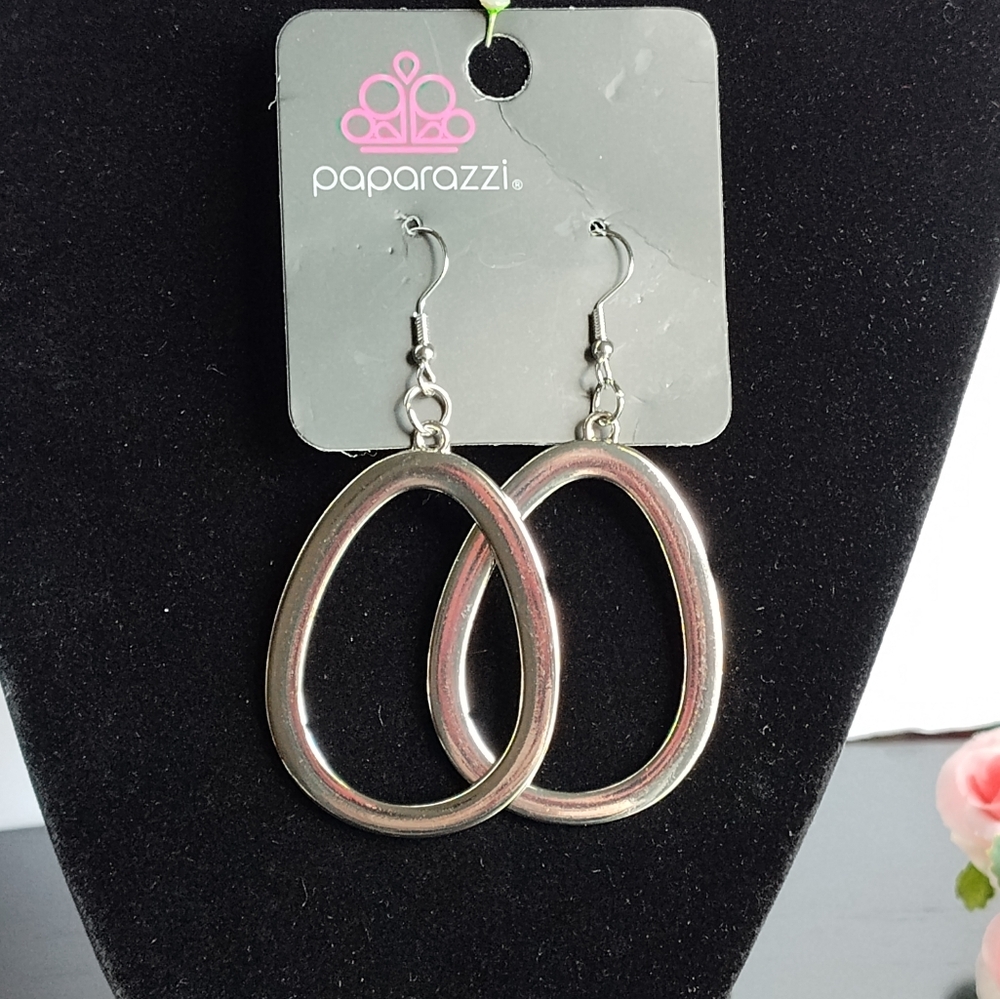 Paparazzi Silver Tone Casual Curves Oval Dangle Hoop Earrings NWT
